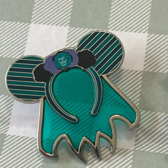Disney Minnie Mouse Main Attractions Haunted Mansion Pin Set - Picture 2 of 8